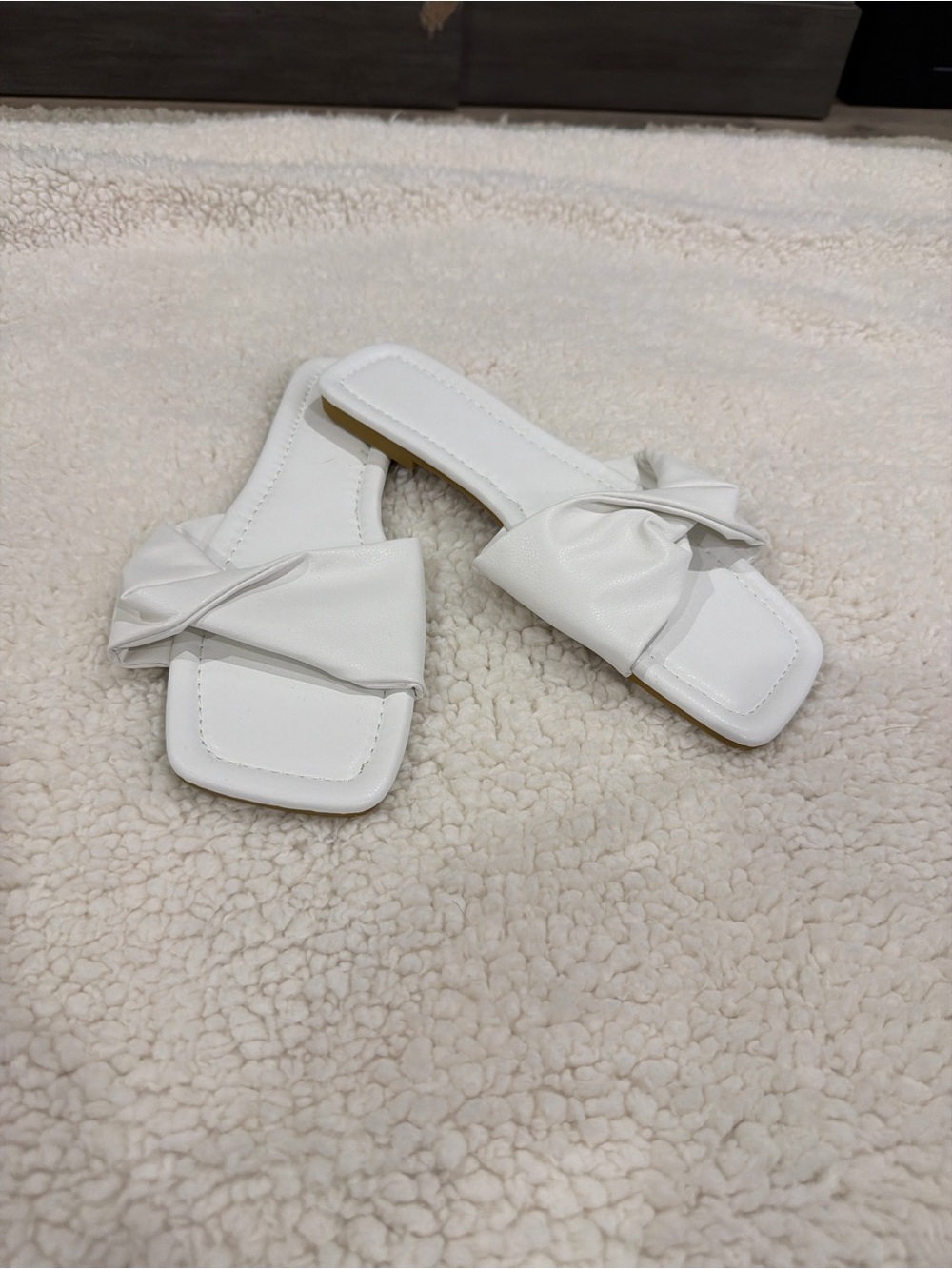 Women's White Bow Slide Sandals - Minimal Chic